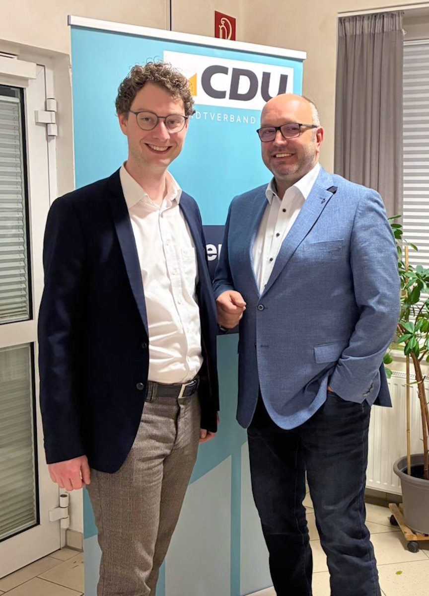 Der Vorsitzende Jannis Petermann (links) und der CDU-Spitzenkandidat Wilken Hartje. Bildrechte: Vanessa Timmermann